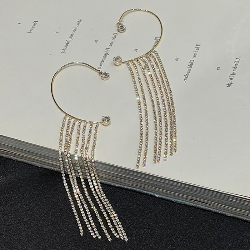 Boucles d’Oreilles Longues à Pompons