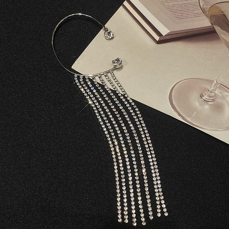 Boucles d’Oreilles Longues à Pompons