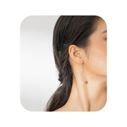 Pendiente cadena que atraviesa perla - Joyas-Para-Mujer.com